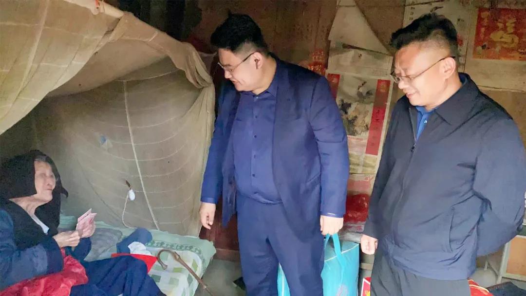 夕陽無限好，敬老情更濃——東岳機(jī)械走訪百歲老人